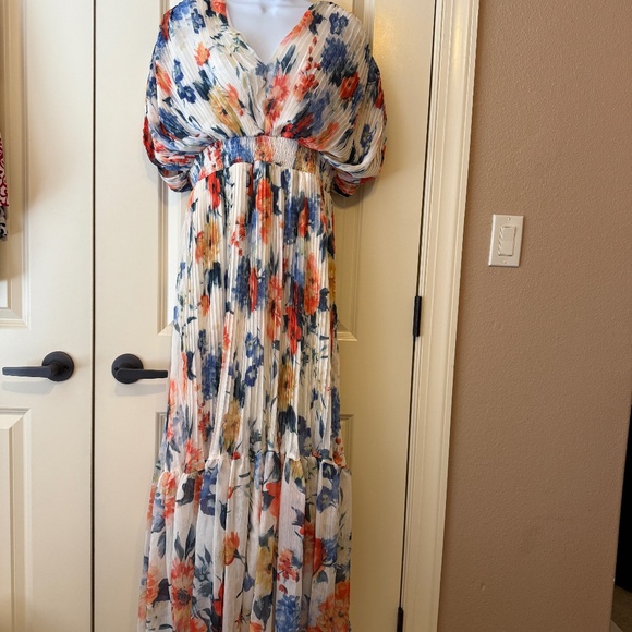 Chicwish Floral Print Maxi Dress size Large - Picture 1 of 13